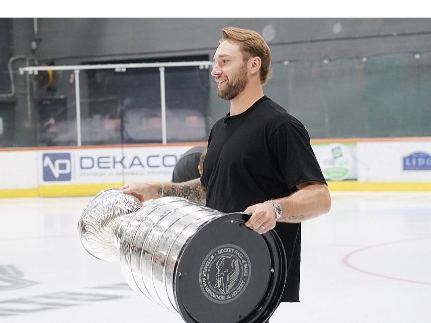 Uvis Balinskis otro gadu pēc kārtas Latvijas hokeja mīļiem varēja atrādīt ledus ripas svēto grālu – Stenlija kausu.