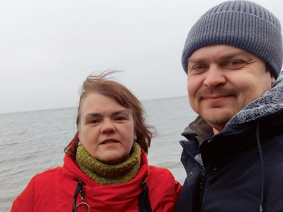 Raina Ņišta ar vīru Antonu Latvijā.