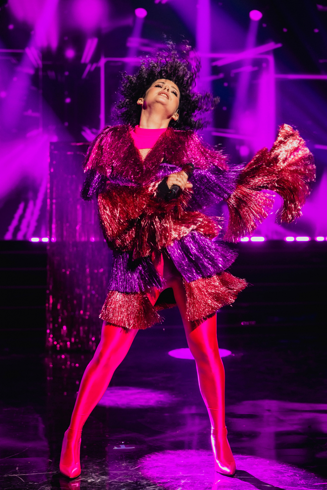 Raimondam Paulam veltītā "Pārdziedi mani!" šova epizode.