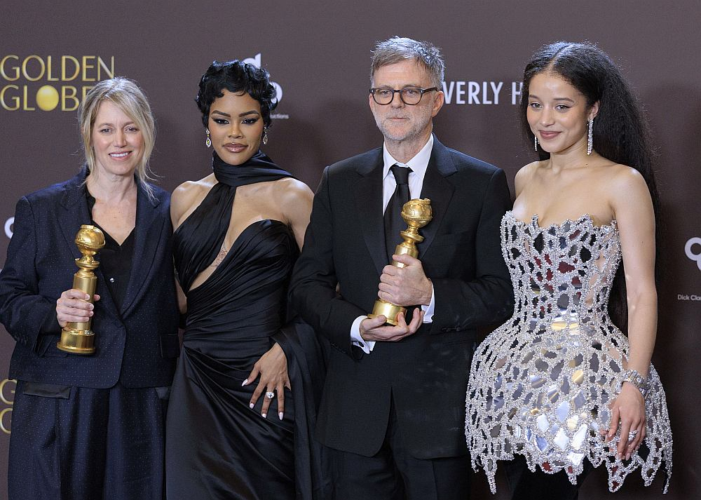 "Zelta globusa" pasniegšanas ceremonijā triumfēja Pola Tomasa Andersona drāma "Cīņa pēc cīņas".