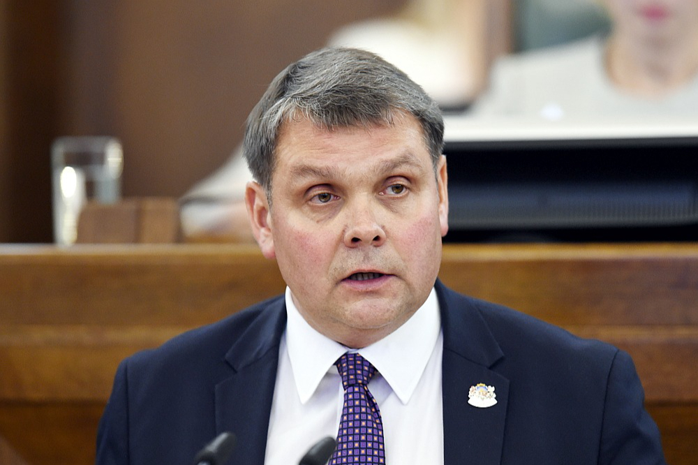 Preiļu novada domes priekšsēdētājs Aldis Adamovičs domā, ka kompromisus novads un ministrija atradīs, līdz Satversmes tiesai lieta nenonāks.