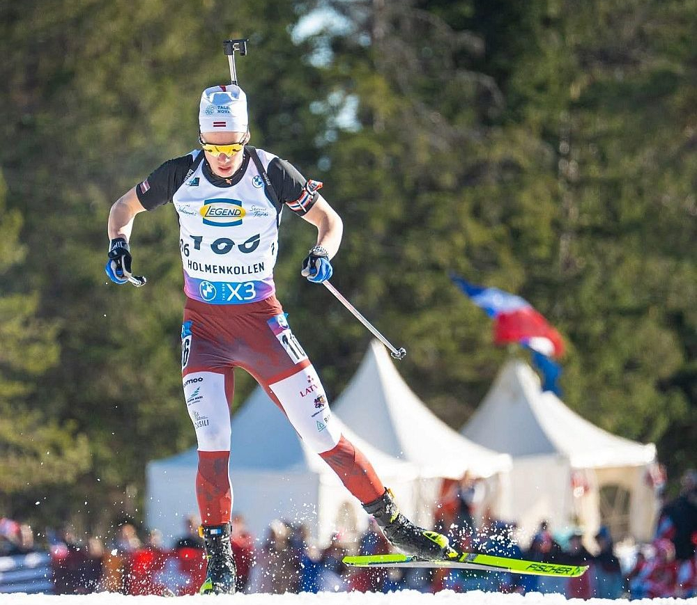 No Riharda Lozbera Madonā gaida cīņu par medaļām, bet 16 gadus vecais biatlonists ir piezemēts – jāizdara labākais, uz ko tajā dienā būs spējīgs. "Smeceres sila" trasi viņš raksturo kā dinamisku un sev tīkamu.