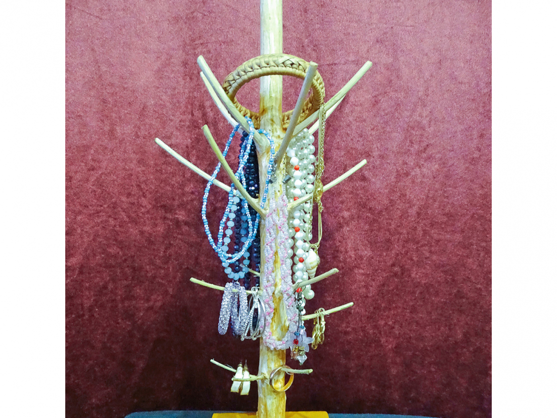 Statīvs rotaslietām.