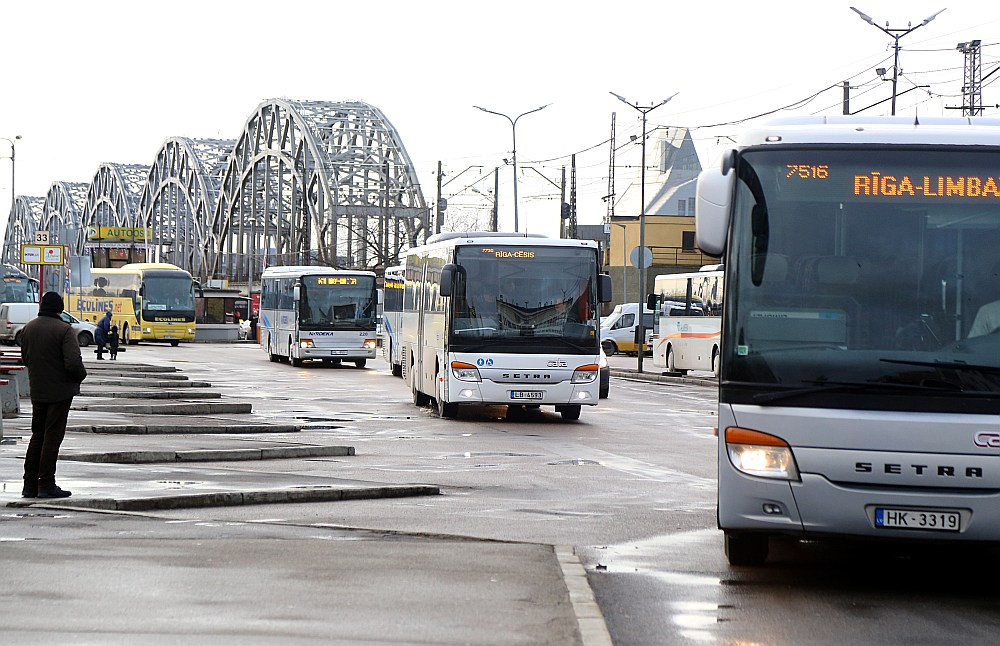 Sabiedriskais transports Rīgas autoostā.