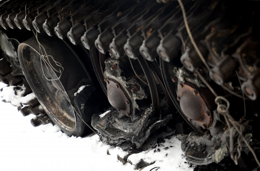 Ukrainas bruņoto spēku iznīcināts krievu okupantu tanks "T-72B" Kronvalda parkā iepretim Krievijas vēstniecībai.