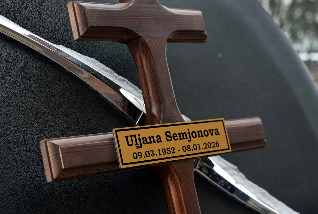 Atvadās no basketbolistes Uļjanas Semjonovas.