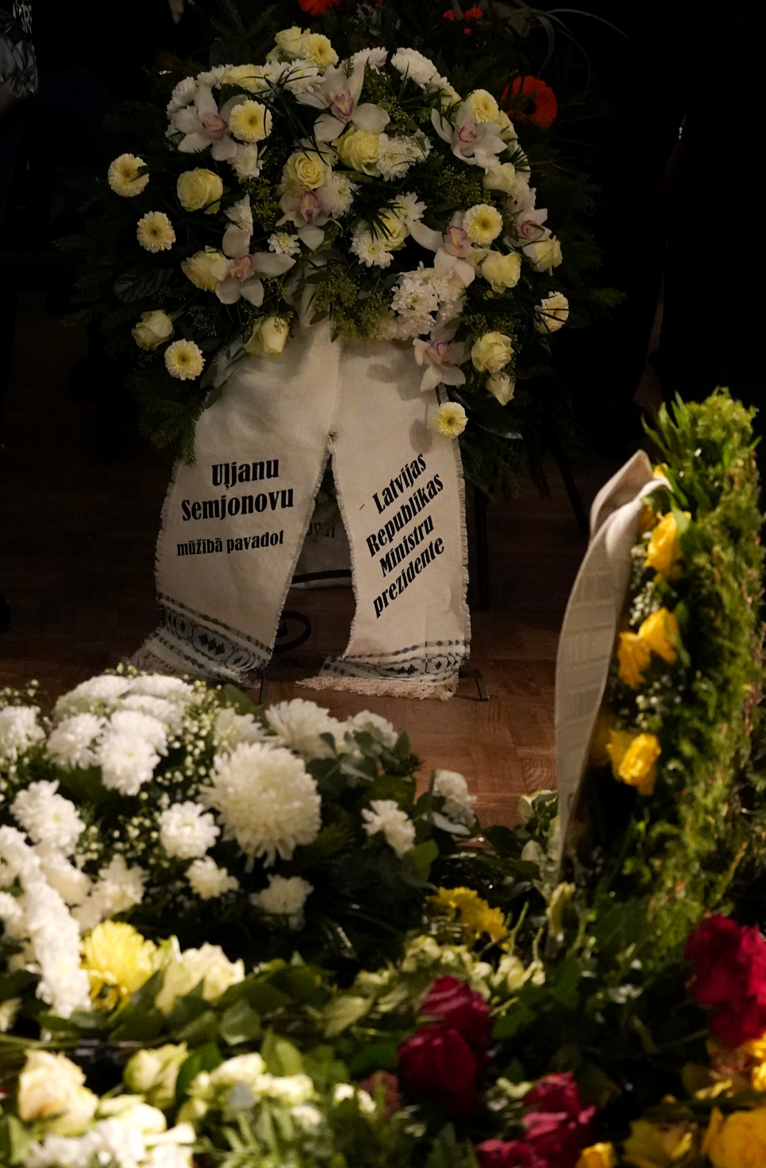 Atvadās no basketbolistes Uļjanas Semjonovas.