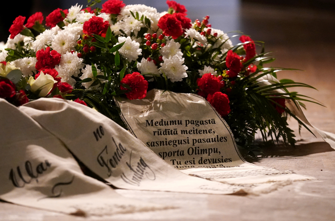 Atvadās no basketbolistes Uļjanas Semjonovas.