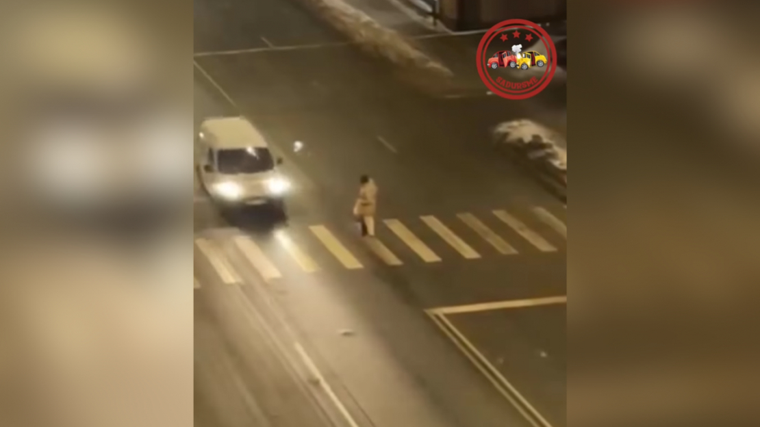 Ekrānuzņēmums no notikuma vietas.