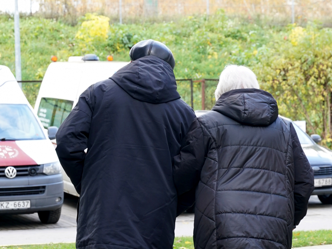 Pensionāri. Ilustratīvs foto. 