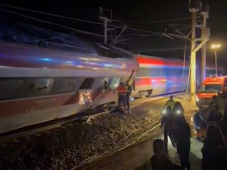 Ātrvilcienu sadursme Spānijā.