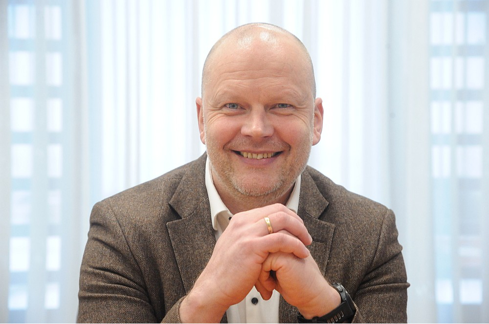 BTA Risku parakstīšanas departamenta direktors Oskars Zvejnieks: "Pēc skaļiem un nepatīkamiem notikumiem, kā vētra, plūdi vai nesenais gāzes sprādziens, sabiedrības izpratne par apdrošināšanas nepieciešamību palielinās, taču tas notiek tikai apmēram uz divām nedēļām. Tādu gadījumu, kad klienti paši izrāda interesi, uzrunā apdrošinātājus un sāk interesēties, kas cik maksā un kāda veida apdrošināšanu par šo naudu var iegūt, ir ļoti maz."