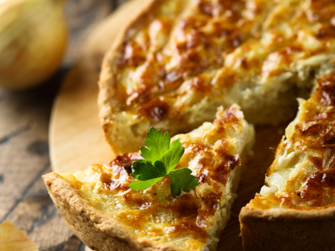 Tarte ar sāļo pildījumu.