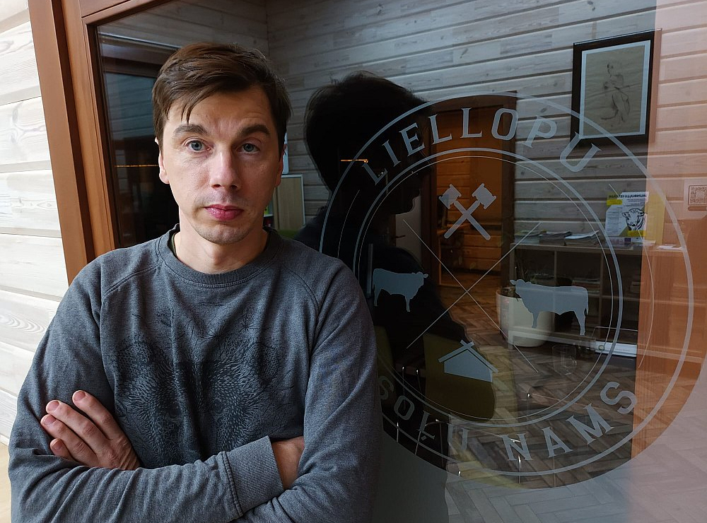 Par pārstrādes uzņēmuma piešķirto naudu divas kooperatīva "GreenBeef" saimniecības aptuveni gada laikā nobaros 60–70 teļus. GreenBeef" vadītājs Kaspars Ādams norāda, ka saimniecības nobarošanā ieguldīšot arī savu un bankas aizdevuma naudu, tomēr uzsver, ka darījums ir abpusēji izdevīgs – gan pārstrādes uzņēmumam, gan lopu audzētājam.