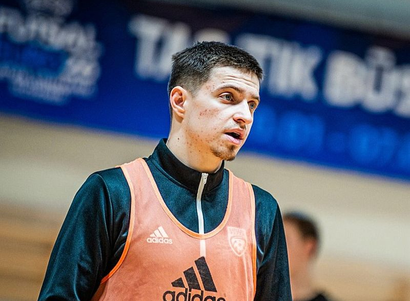 Latvijas iepriekšējo divu gadu labākais telpu futbolists Edgars Tarakanovs Eiropas čempionātu uzsāk ar pārliecību, ka mājiniekiem ir pa spēkam iekļūt ceturtdaļfinālā.