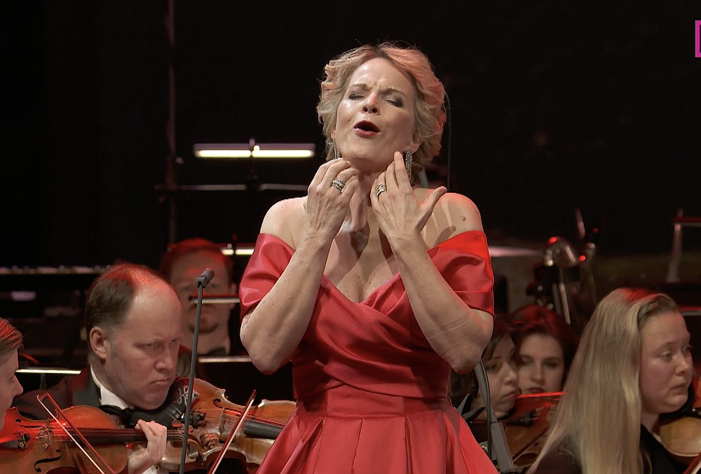 Latvijas Radio 3 "Klasikas" 30 gadu jubilejas koncertā "Laiki mainās. Klasika paliek" piedalījās arī operdziedātāja Elīna Garanča.