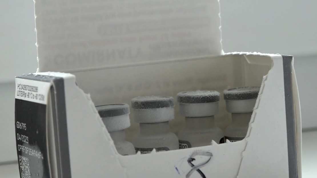 Pašlaik Valsts asinsdonoru centra ledusskapjos glabājas iespaidīgs daudzums neizmantotu vakcīnu. 