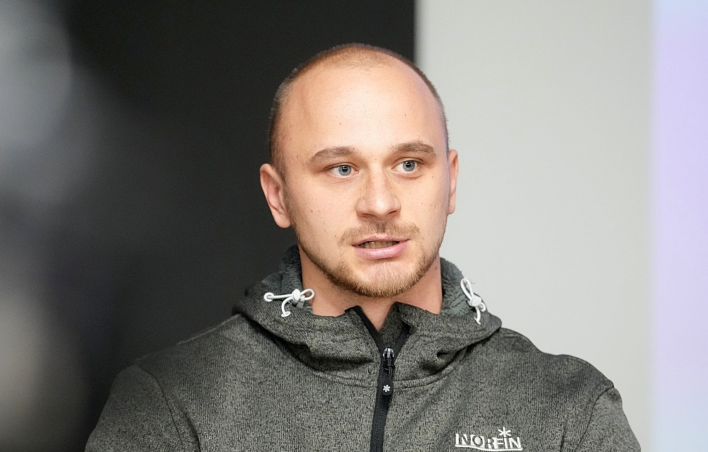 Emīlam Cipulim (attēlā) šī sezona ir ugunskristības Latvijas izlases galvenā trenera amatā, kurā viņš vasarā nomainīja pieredzējušo Sandi Prūsi.