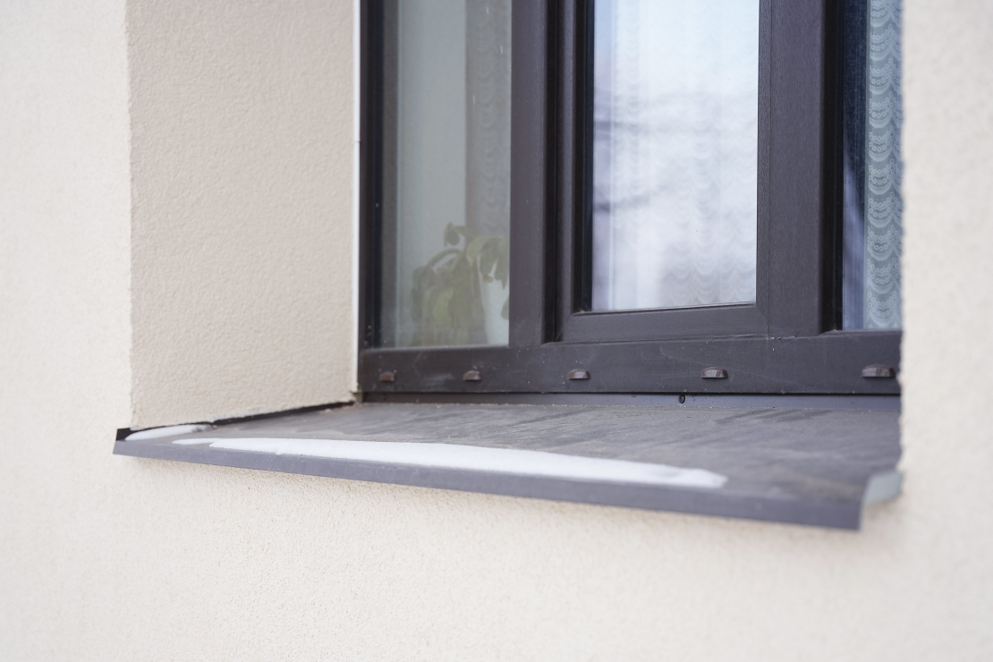 Atjaunotā daudzdzīvokļu māja Bērzpils ielā 75, Rīgā.