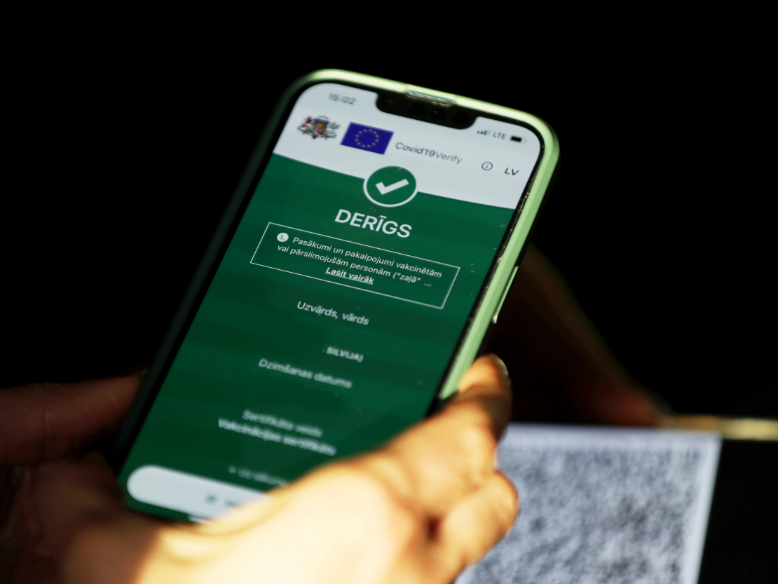 Covid-19 sertifikāta pārbaude.