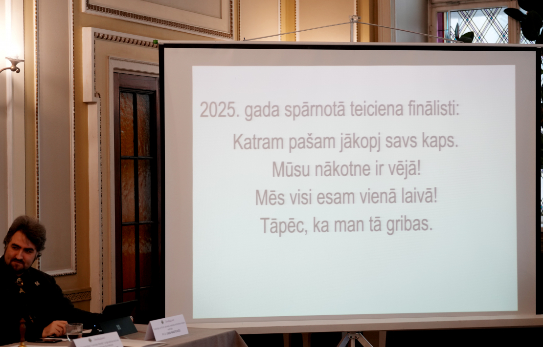 2025. gada vārda, nevārda un spārnotā teiciena paziņošanas pasākums Rīgas Latviešu biedrības namā.