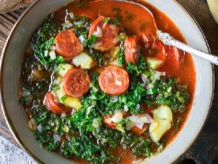 Lapu kāpostu zupa ar pērļu grūbām.