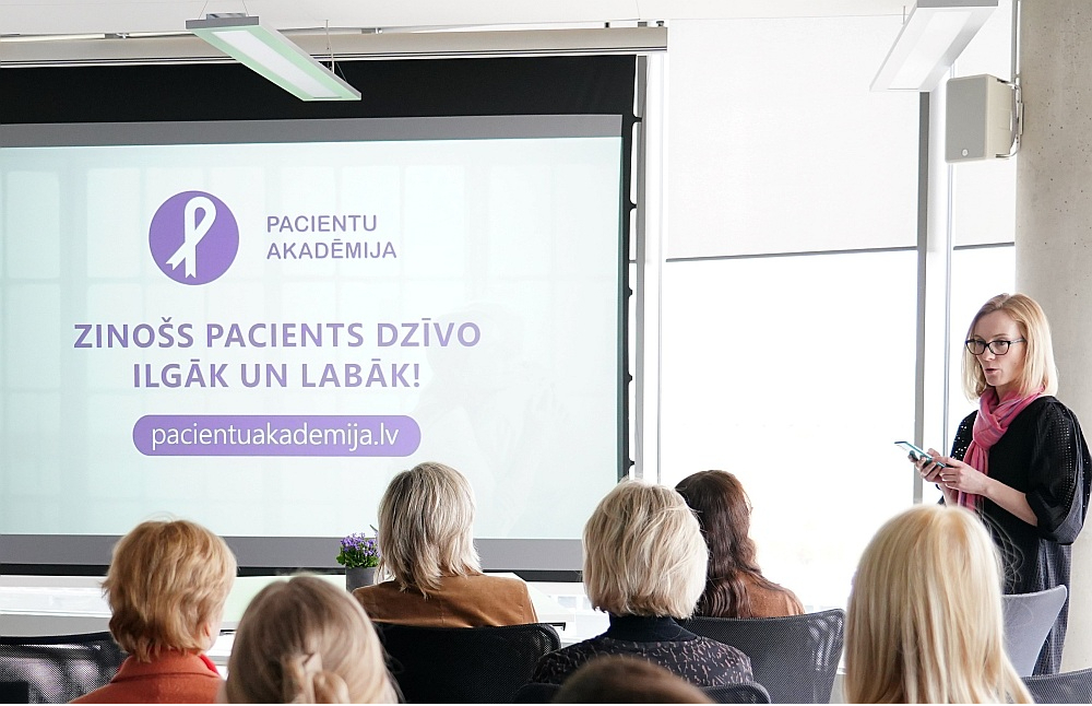 Latvijas Onkologu asociācijas vadītāja Alinta Hegmane tīmekļa vietnes "Pacientu akadēmija" atklāšanas pasākumā 2025. gada aprīlī. Iecerēts, ka vietnē var atrast noderīgu un ārstu recenzētu informāciju par izplatītākajiem vēža veidiem, to diagnostiku, ārstēšanu.