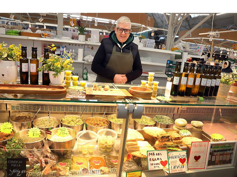 Nomas maksas kāpums mājražotāju Raimondu Kalniņu pārcēlis uz mazāku tirdzniecības platību.