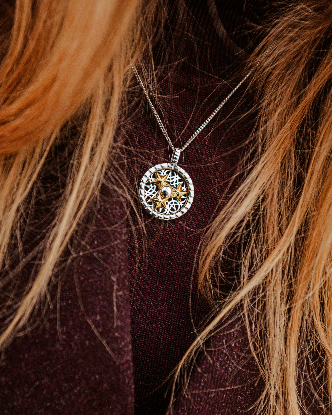 Latvijas sportistu un delegācijas svinīgie tērpi Milānas-Kortīnas 2026. gada Ziemas Olimpiskajām spēlēm.