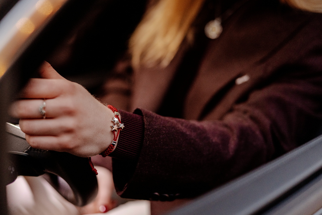 Latvijas sportistu un delegācijas svinīgie tērpi Milānas-Kortīnas 2026. gada Ziemas Olimpiskajām spēlēm.