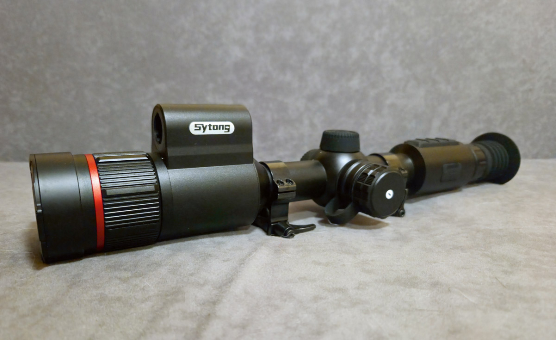 Tēmēklim ir lāzera tālmērs un ballistiskais kalkulators.