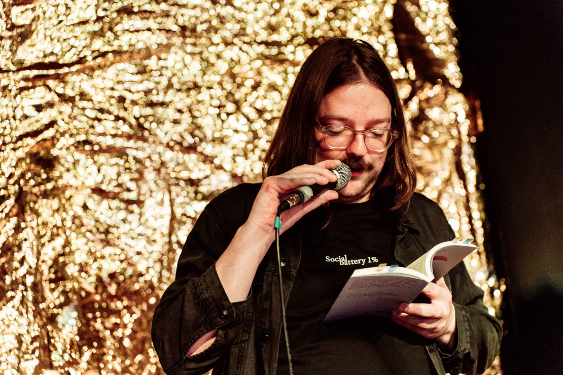 Rolands Virks grāmatas "Nekas man nepatīk" oficiālajā atvēršanā.