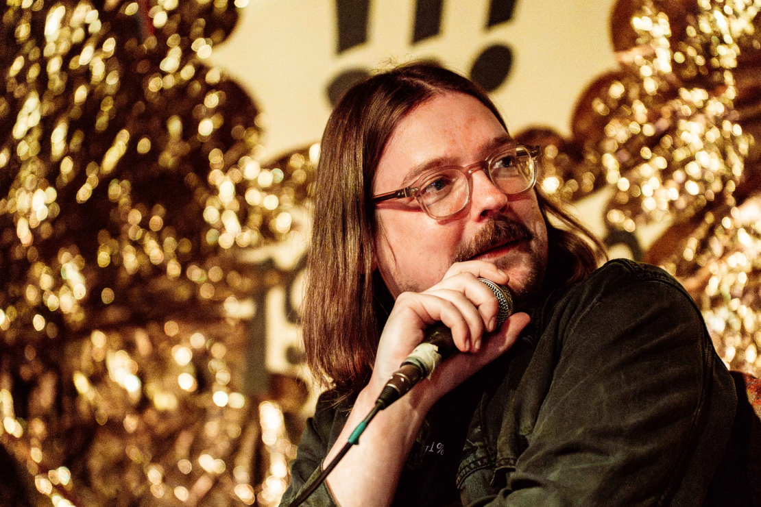 Rolands Virks grāmatas "Nekas man nepatīk" oficiālajā atvēršanā.