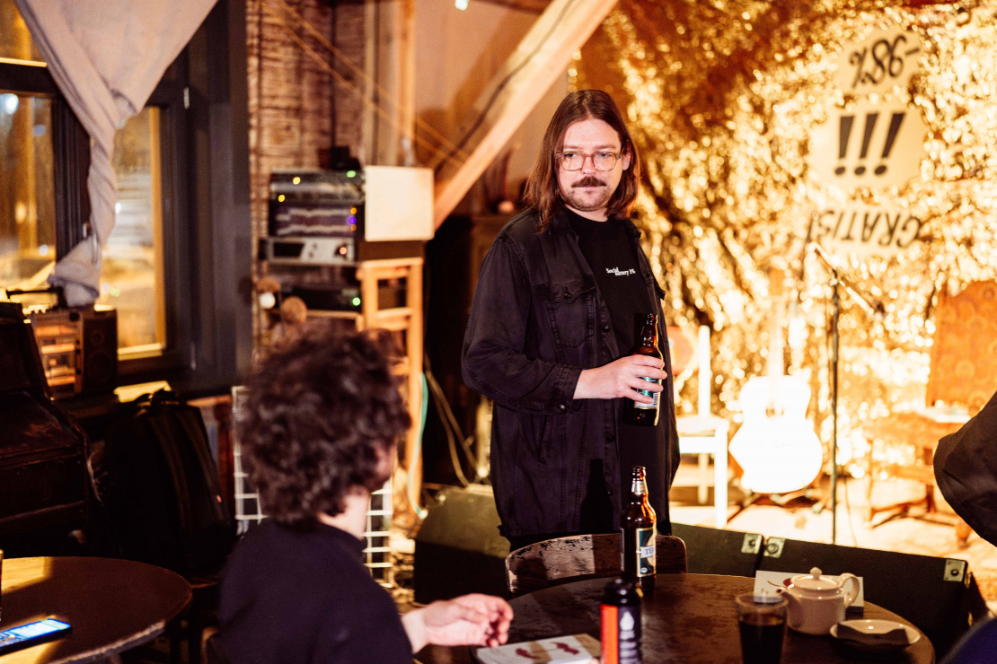 Rolands Virks grāmatas "Nekas man nepatīk" oficiālajā atvēršanā.