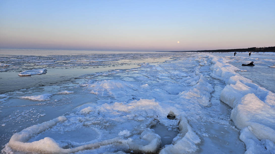 Rīgas jūras līcis Vecāķos ziemā. 
