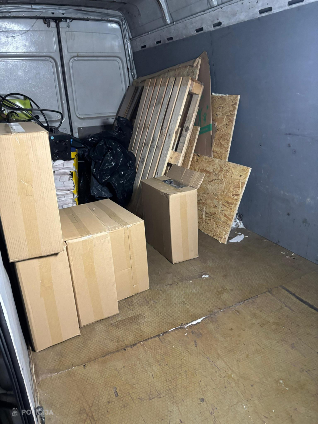 Atsavina pusotru miljonu nelegālo cigarešu.