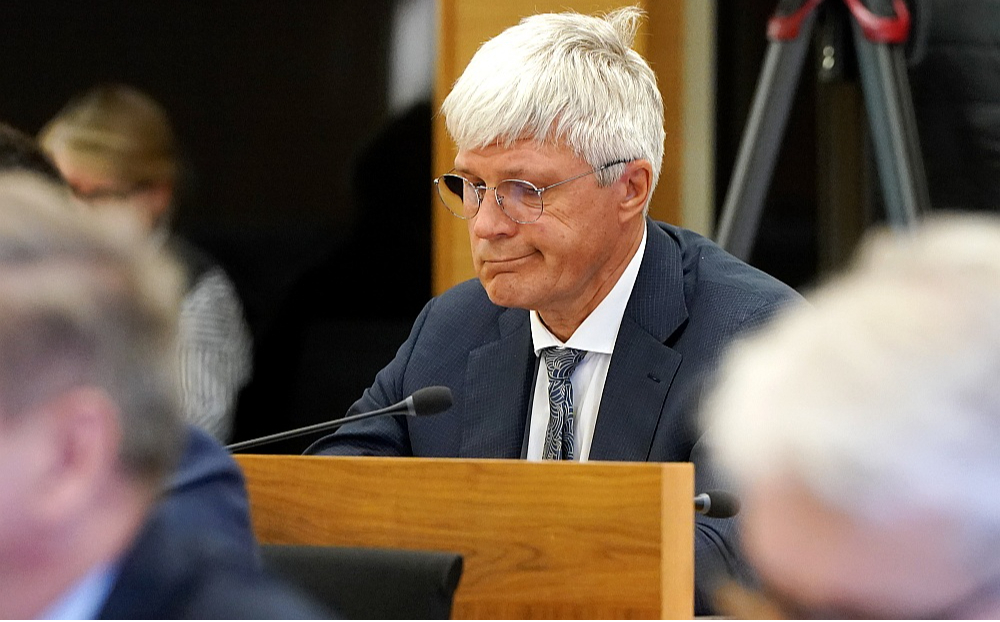 Rēzeknes domes priekšsēdētājs Aleksandrs Bartaševičs bez speciālās atļaujas pieejai valsts noslēpumam nevar pildīt mēra amata pienākumus.