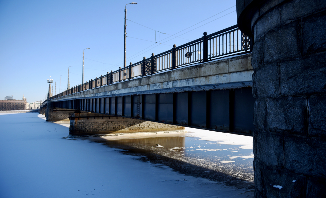 Akmens tilts pār Daugavu.