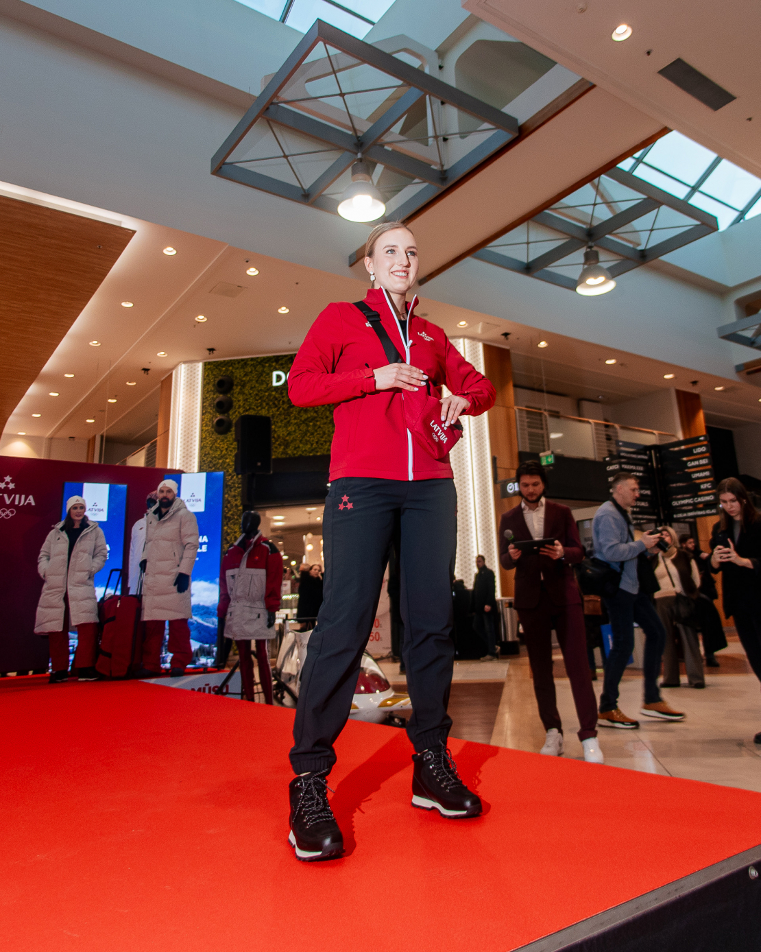 "Komanda Latvija" olimpisko tērpu demonstrācija.