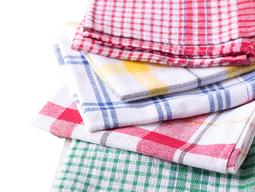 Kokvilnas dvieļi bieži sastāv no kombinētiem materiāliem, piemēram, poliestera, kas padara audumu izturīgāku. 