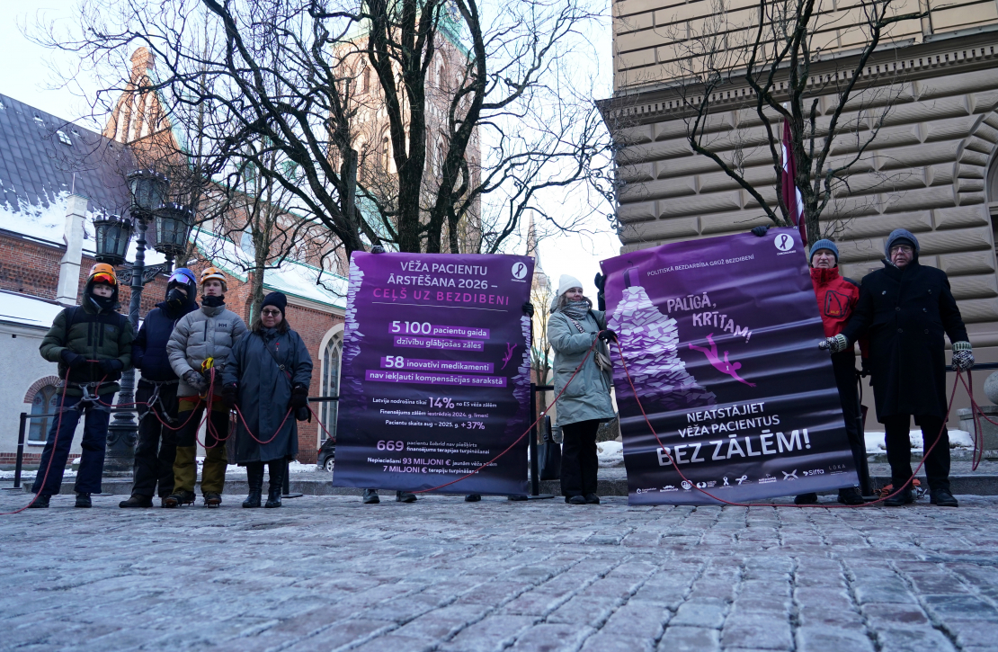Pasaules vēža dienā Latvijas onkoloģijas pacientu organizāciju apvienība "Onkoalianse" pie Saeimas ēkas rīko akciju "Neatstājiet vēža pacientus bez zālēm!".
