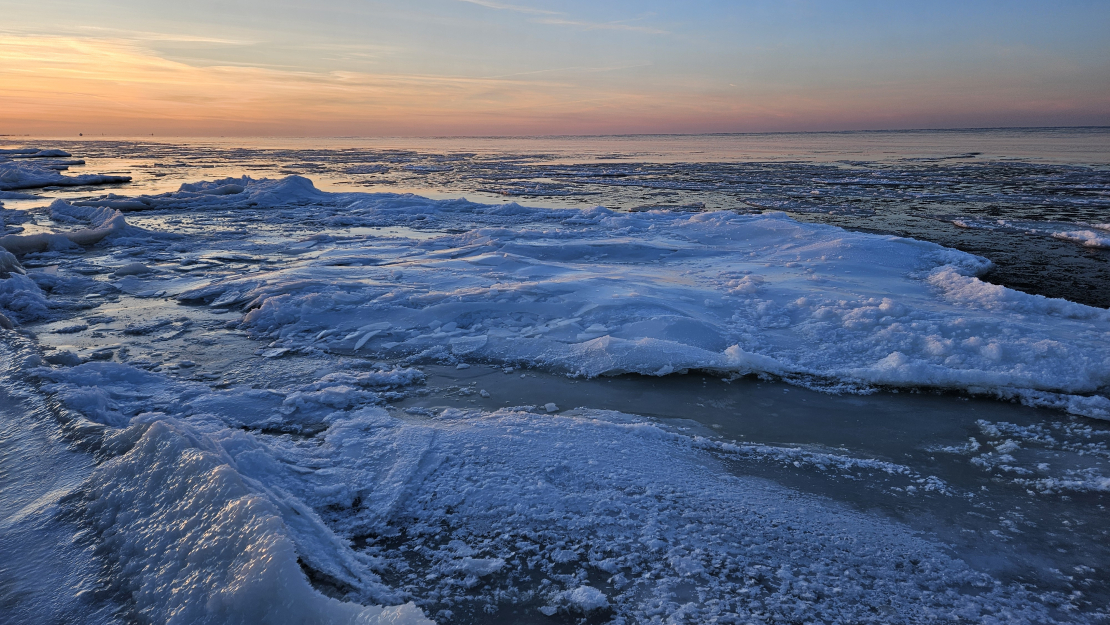 Rīgas jūras līcis Vecāķos ziemā.