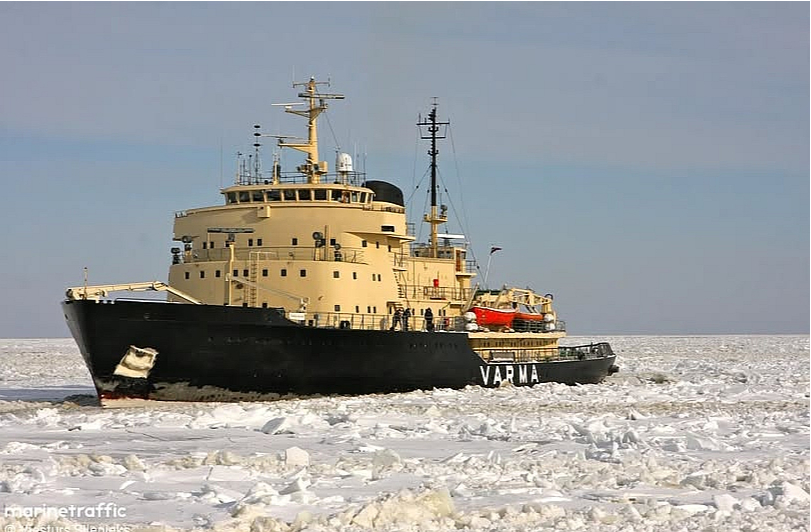 "Varma", laužot ledu 2011. gadā.