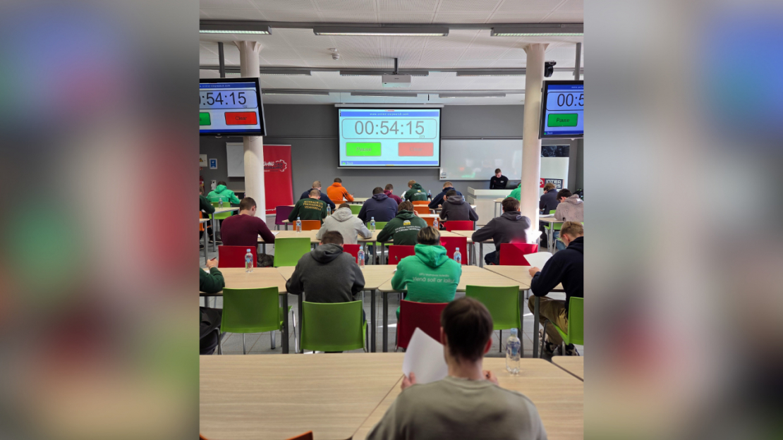 Konkursa "Young Car Mechanic" pusfināls.