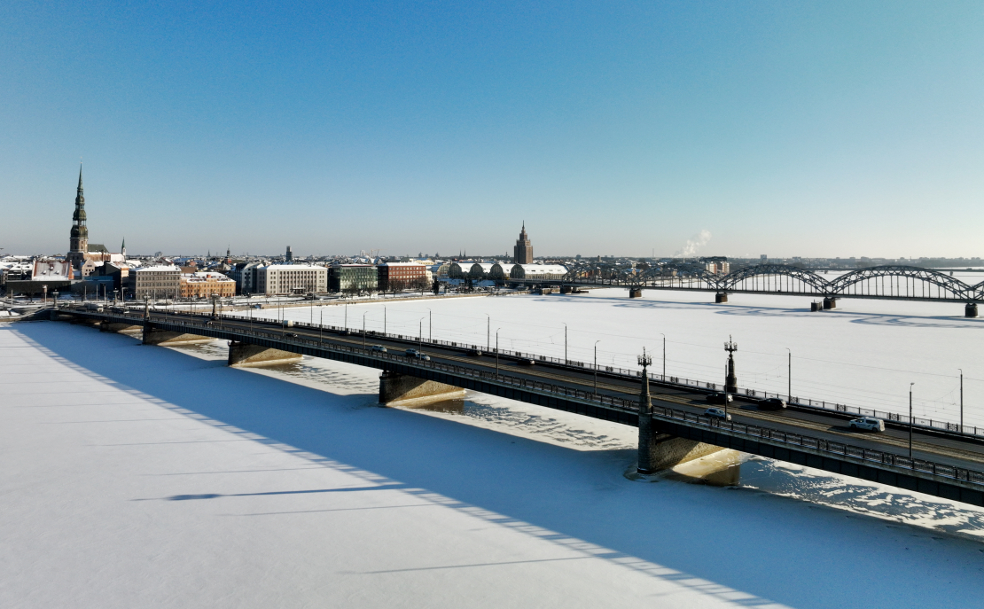 Rīga. Skats uz Akmens un Dzelzceļa tiltu.