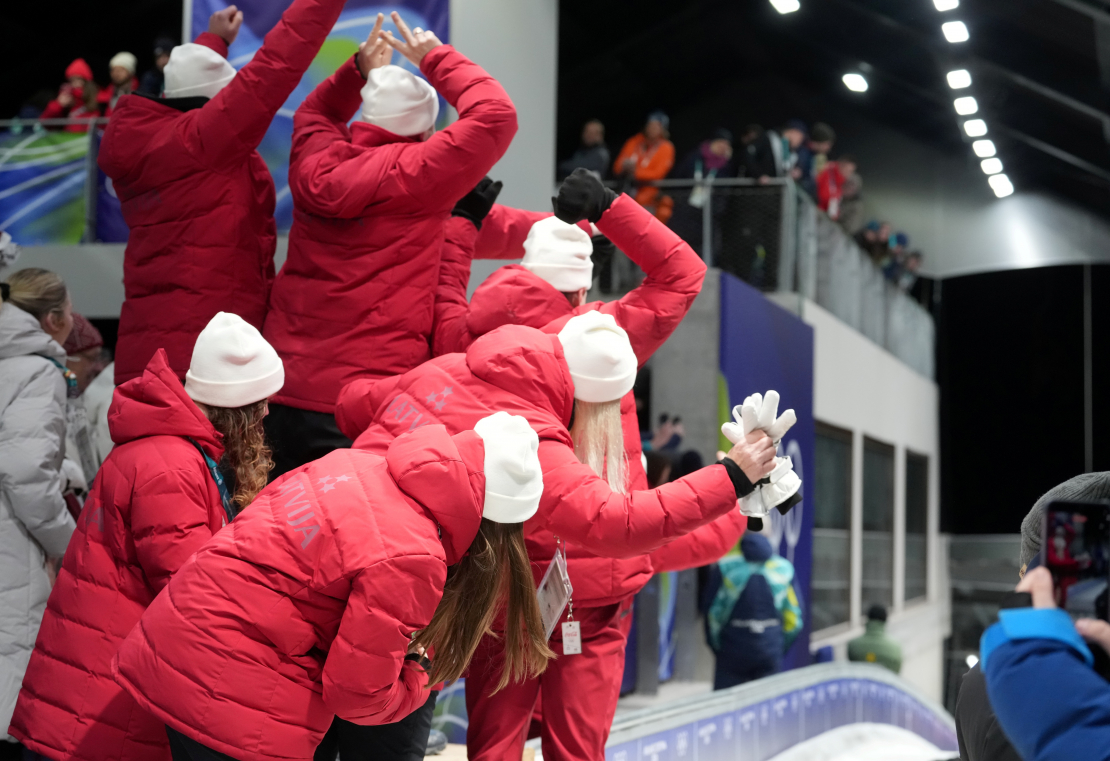 Otrās vietas ieguvēja, kamaniņu braucēja Elīna Ieva Bota sacensībās sievietēm bobsleja, kamaniņu un skeletona trasē Kortīnā