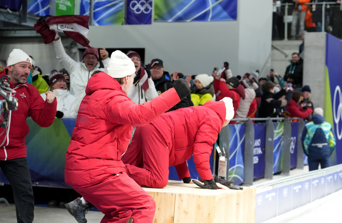 Otrās vietas ieguvēja, kamaniņu braucēja Elīna Ieva Bota sacensībās sievietēm bobsleja, kamaniņu un skeletona trasē Kortīnā