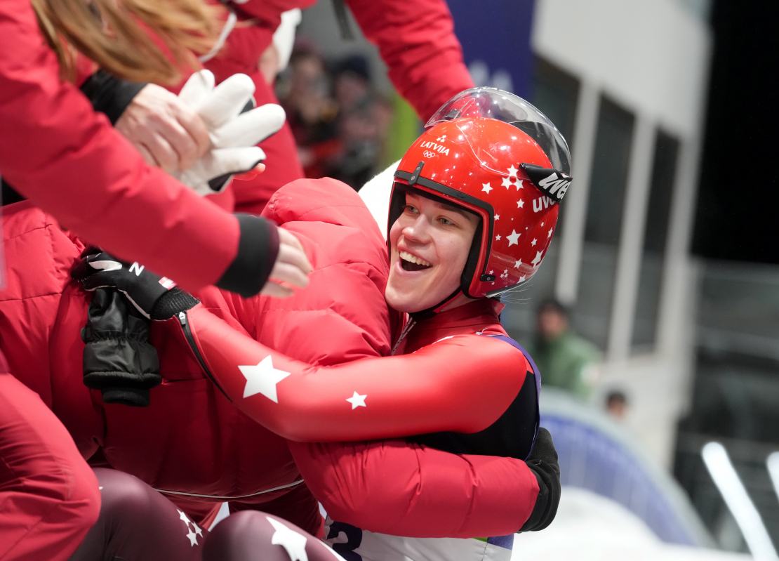 Otrās vietas ieguvēja, kamaniņu braucēja Elīna Ieva Bota sacensībās sievietēm bobsleja, kamaniņu un skeletona trasē Kortīnā