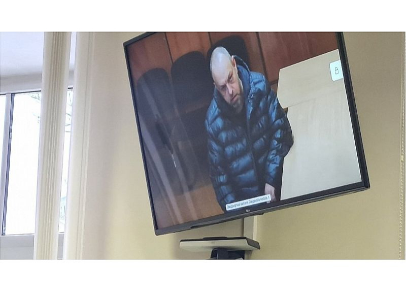 Igors Haits spriedumu klausījās attālināti no cietuma kameras.