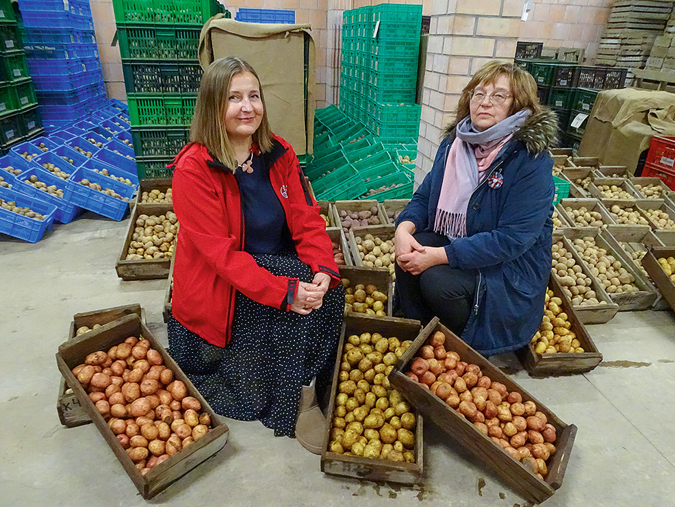 No kreisās: Ilze Dimante un Ilze Skrabule.